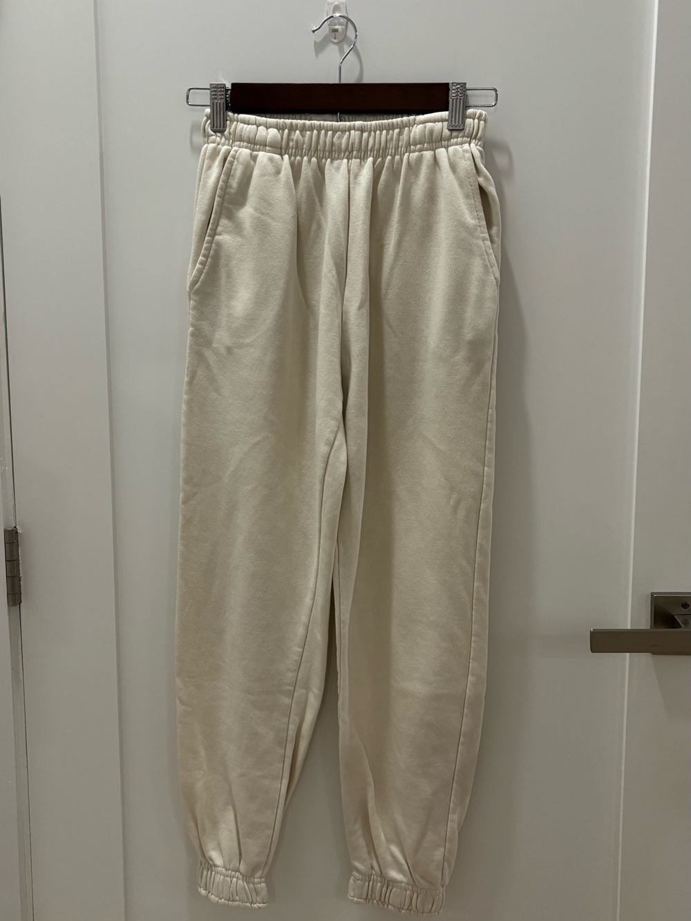 Woman’s Pull&Bear Cream Elastic-Waist Jogger Pants
